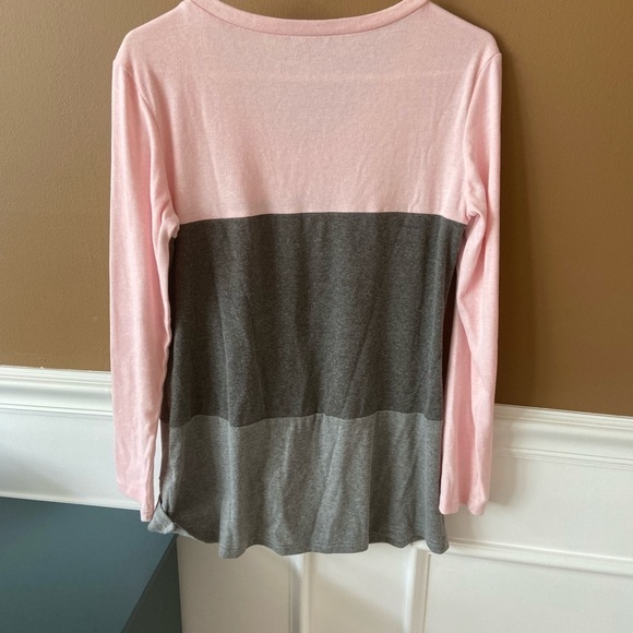 Yidarton Pink and Grey Color Block Long Sleeve V-neck Top Size Medium Soft - Picture 4 of 4